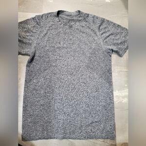 Lululemon Heathered Grey Short Sleeve Shirt. Men Size M.